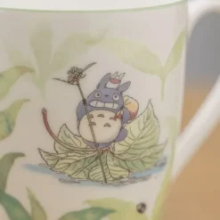 Tasse Totoro sur une feuille - Mon Voisin Totoro
